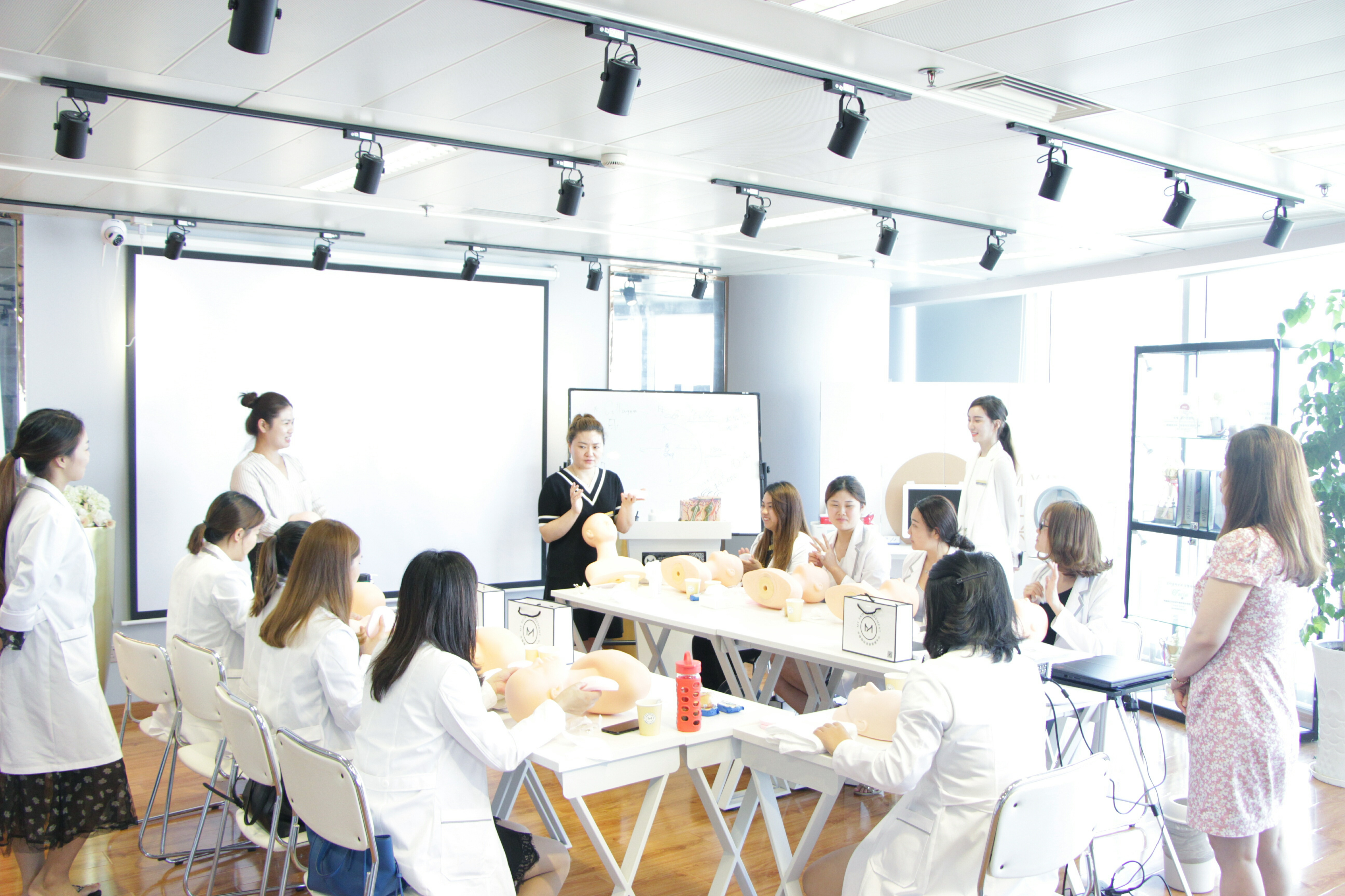 米婭皮膚管理培訓0910期開課第一天 開啟專業(yè)護膚之旅